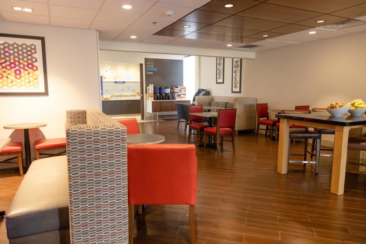 Holiday Inn Express Marshfield - Springfield Area By Ihg Eksteriør bilde