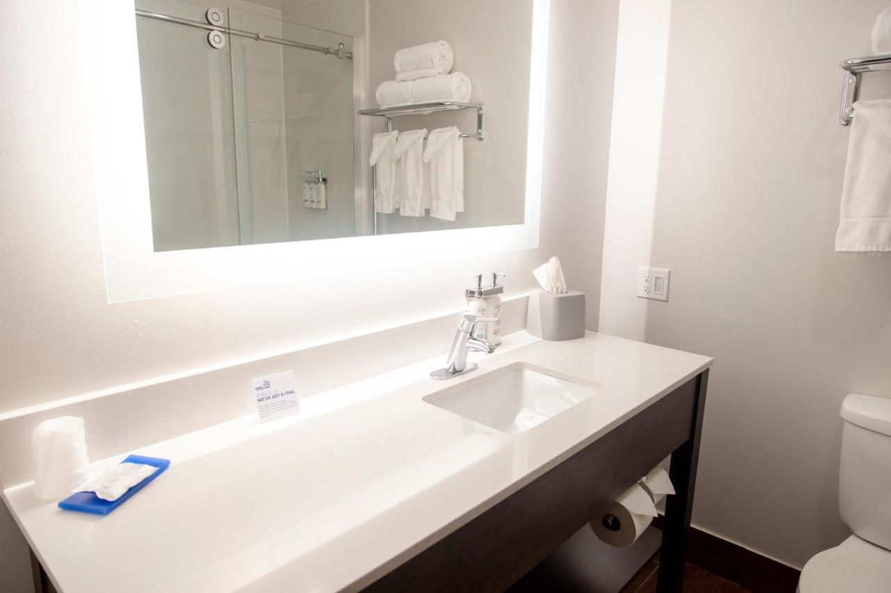 Holiday Inn Express Marshfield - Springfield Area By Ihg Eksteriør bilde