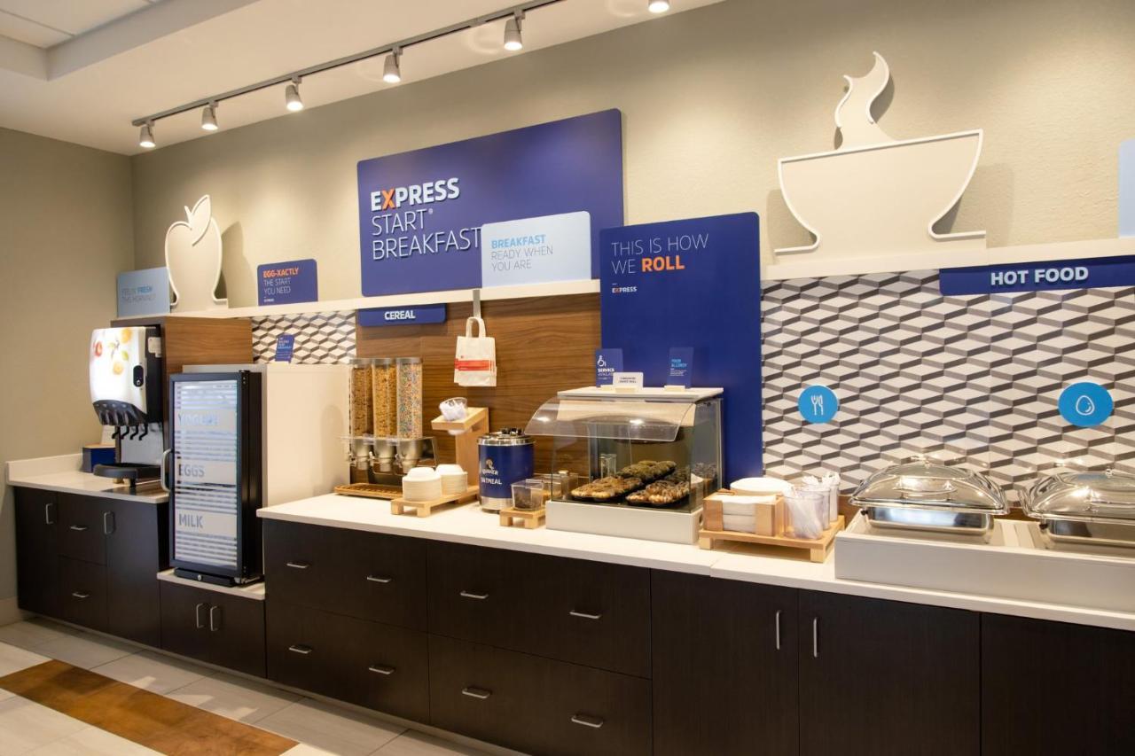 Holiday Inn Express Marshfield - Springfield Area By Ihg Eksteriør bilde