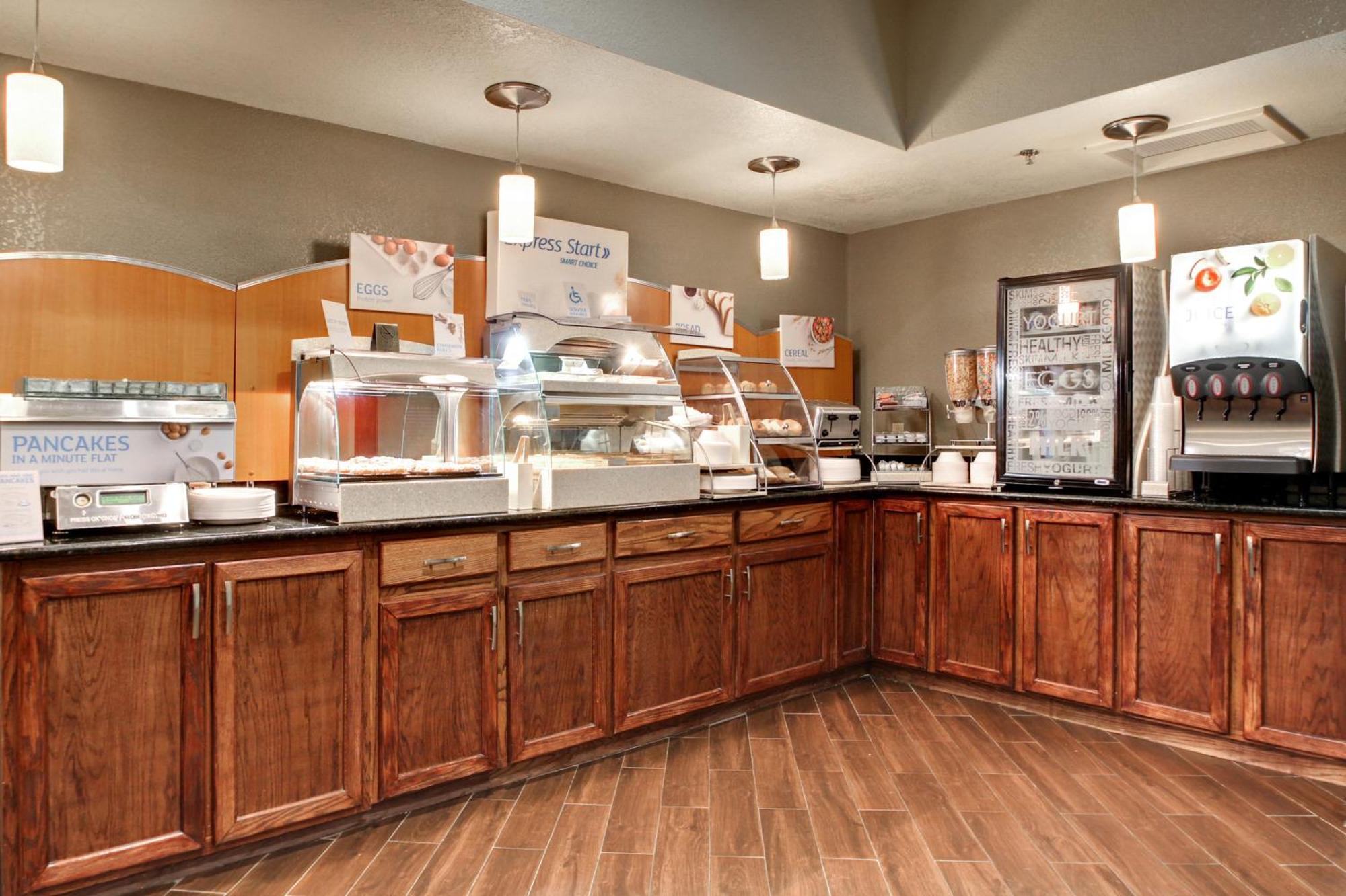 Holiday Inn Express Marshfield - Springfield Area By Ihg Eksteriør bilde